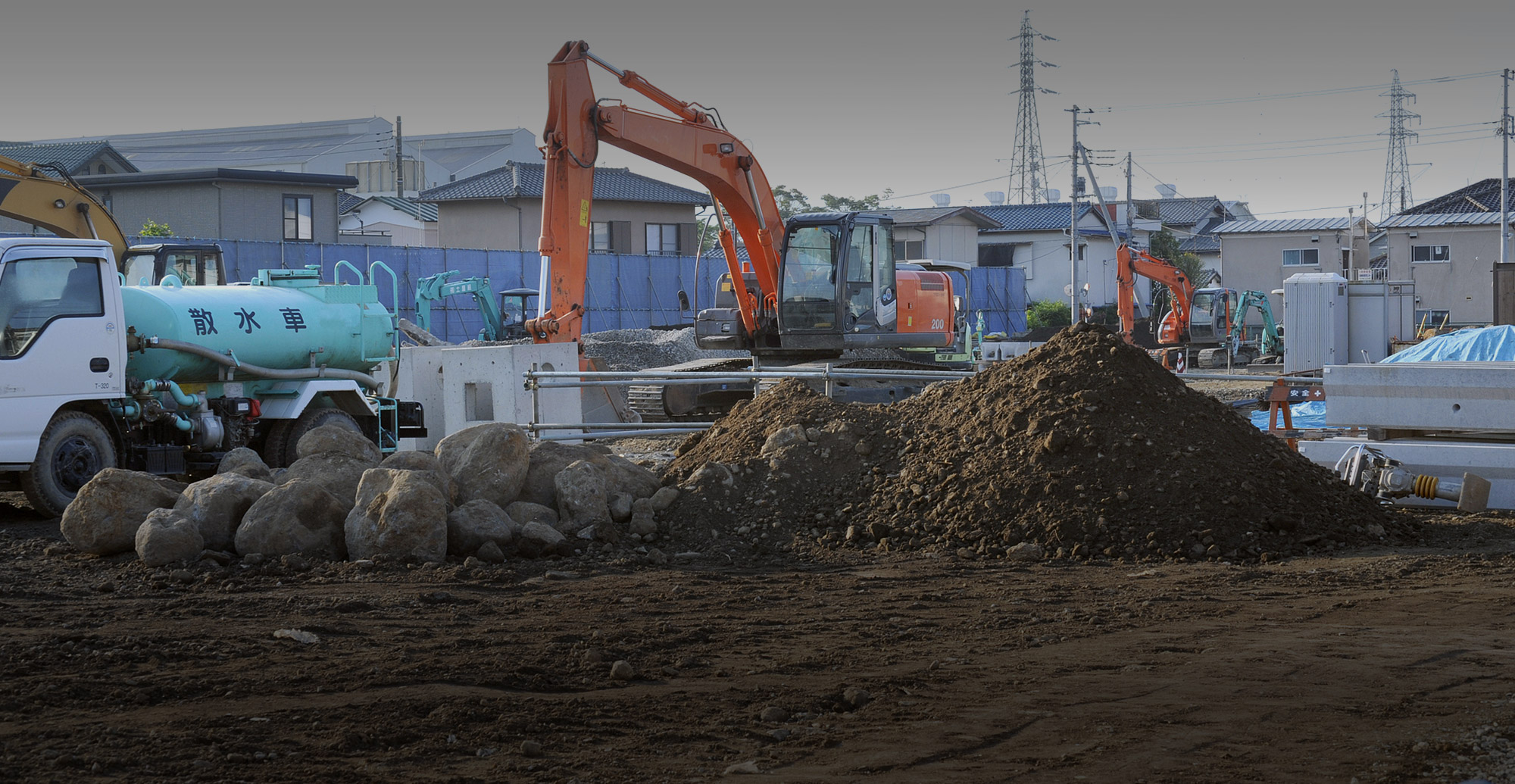 建物を支える土工事・コンクリート工事。基礎から築く、揺るぎない信頼。